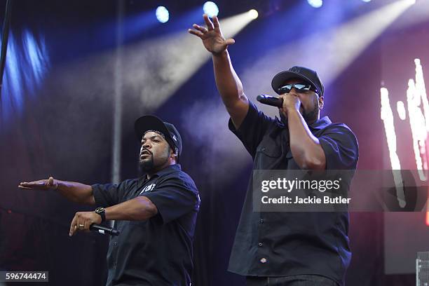 Ice Cube and MC Ren perform during MusicFest NW presents Project Pabst at Tom McCall Waterfront Park on August 27, 2016 in Portland, Oregon.