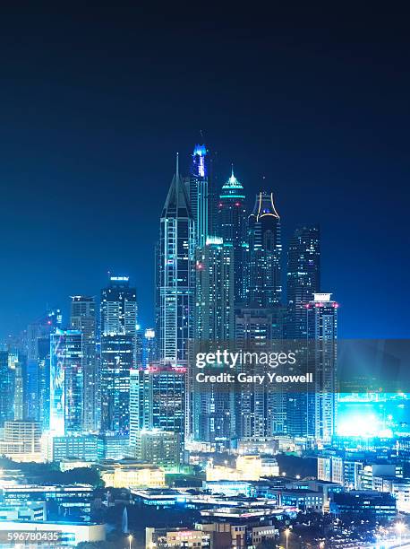 skyscrapers of dubai marina at night - united arab emirates night stock pictures, royalty-free photos & images