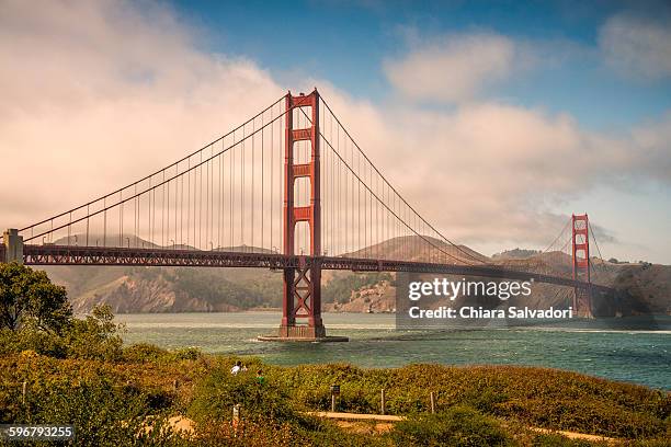 golden gate bridge - puente golden gate fotografías e imágenes de stock