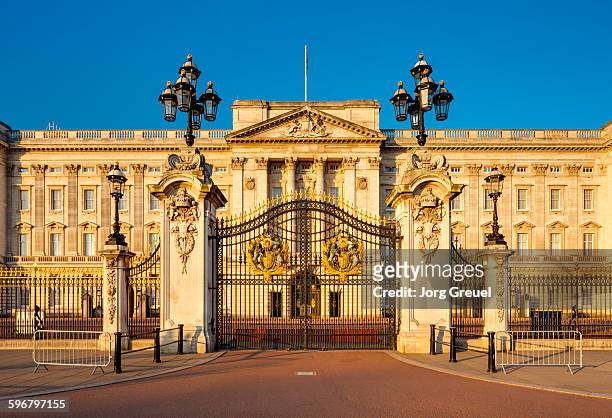 buckingham palace - buckingham palace stock pictures, royalty-free photos & images