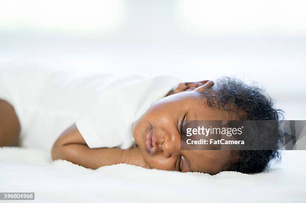 schlafen kind - cute black newborn babies stock-fotos und bilder