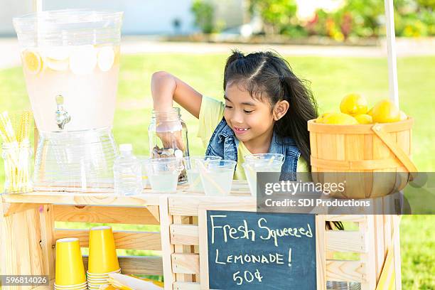 little girl sells lemonade in her front yard - filipino girl stockfoto's en -beelden