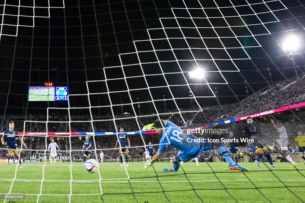 SOCCER: JUN 27 MLS - Galaxy at Earthquakes