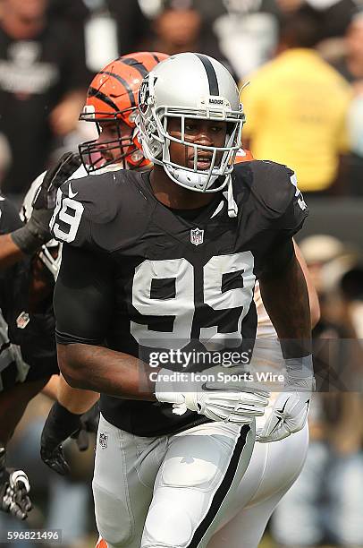 Oakland Raiders defensive end Aldon Smith during action in an NFL game against the Cincinnati Bengals at O.co Coliseum in Oakland, CA. The Bengals...
