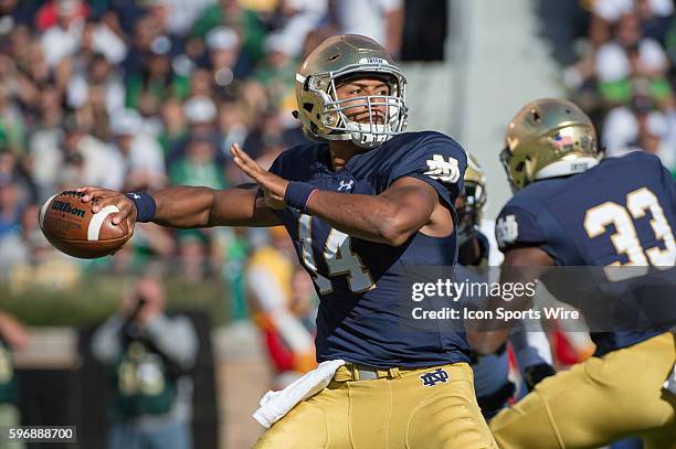 Notre Dame Fighting Irish quarterback DeShone Kizer in action during a game between the Notre Dame Fighting Irish and the Georgia Tech Yellow...