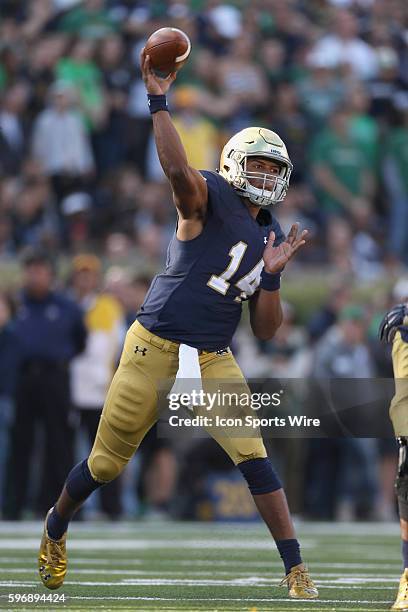 Notre Dame Fighting Irish quarterback DeShone Kizer in action during a game between the Notre Dame Fighting Irish and the Georgia Tech Yellow...