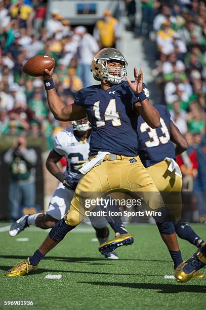 Notre Dame Fighting Irish quarterback DeShone Kizer in action during a game between the Notre Dame Fighting Irish and the Georgia Tech Yellow...