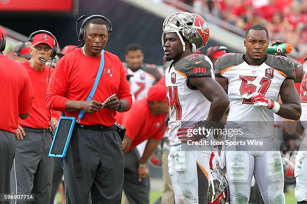 Linebacker coach Hardy Nickerson speaks with Lavonte David as linebacker Danny Lansanah looks on during the regular season game between the Tennessee...