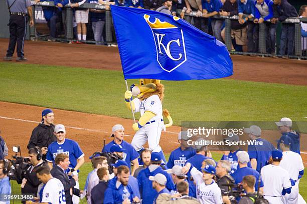 Kansas City Royals celebrate after winning the MLB American League Championship Series game 6 between the Toronto Blue Jays and the Kansas City...