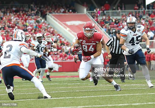 Henry Apple Razorbacks 78 Hunter Henry Arkansas Stock Photos, High-Res Pictures, and Images ...