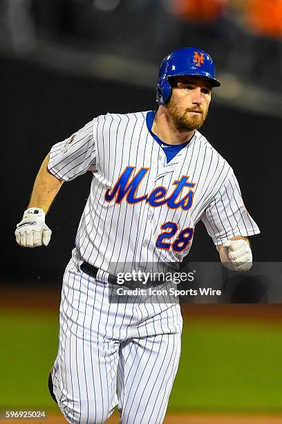 New York Mets second baseman Daniel Murphy hits a homer to right during Game 4 of the NLDS between the Los Angeles Dodgers and the New York Mets...