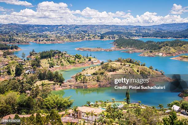 guatape lake area view from piedra de penon - medellin colombie photos et images de collection