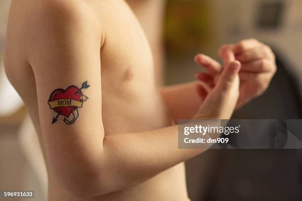 love mom - tattoo stock-fotos und bilder