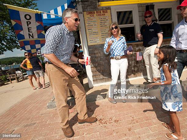Republican Presidential candidate and former Utah Governor Jon Huntsman campaigning with his wife Mary Kaye and his 2 adopted daughters, Asha, age 5...