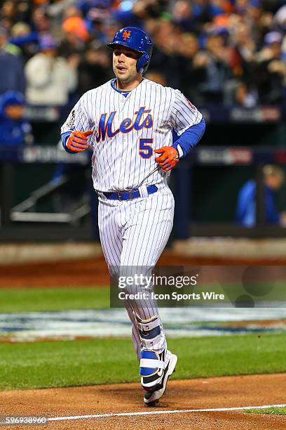 New York Mets third baseman David Wright rounds the bases after hitting a two run home run in the bottom of the first inning of Game 3 of the 2015...