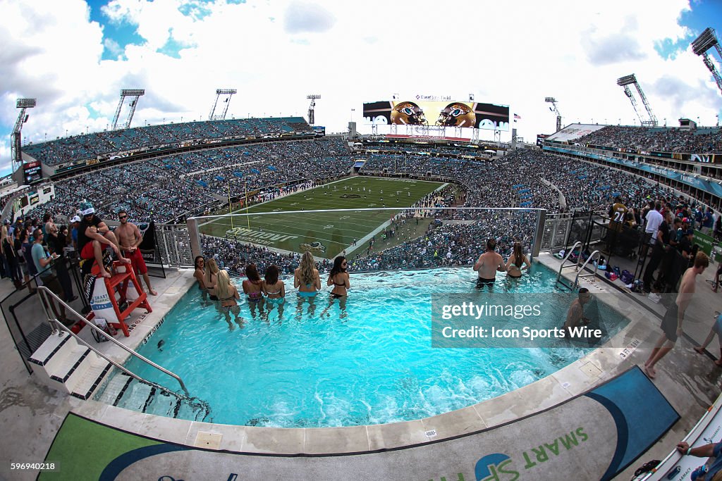 NFL: DEC 13 Colts at Jaguars