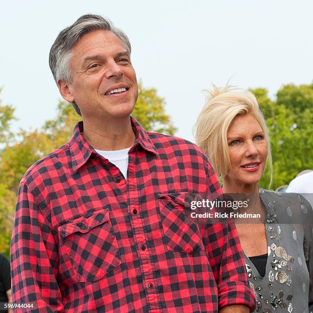 Republican presidential candidate and former Utah Governor Jon Huntsman campaigning with his wife Mary Kaye Huntsman at a gun show in Concord, NH on...