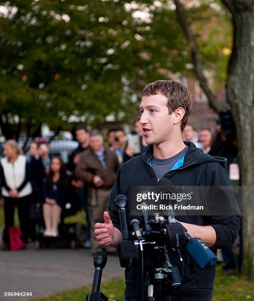 Facebook Founding 96 Mark Zuckerberg 2004 Stock Photos, High-Res Pictures, and Images ...