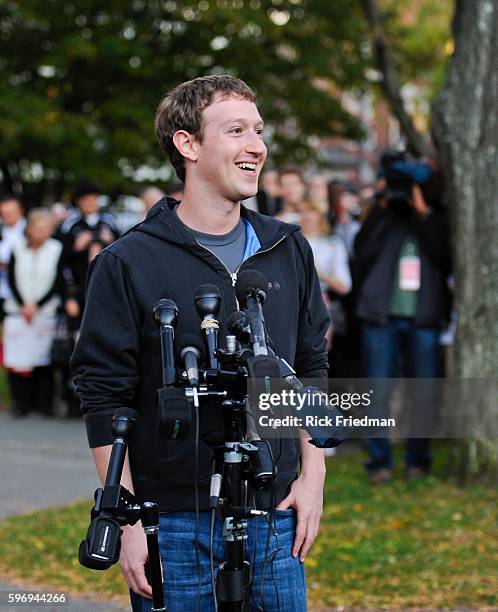 Facebook Founding 84 Mark Zuckerberg 2004 Stock Photos, High-Res Pictures, and Images ...