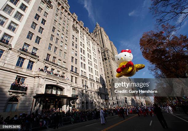 Hello Kitty Thanksgiving Photos and Premium High Res Pictures - Getty ...