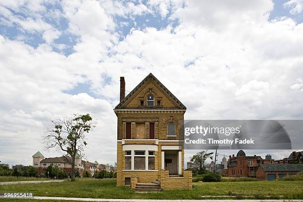 An abandoned house. The decades-long decline of the U.S. Automobile industry is acutely reflected in the urban decay of Detroit, the city once...
