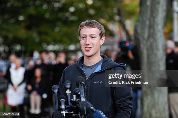 Facebook Founding Mark Zuckerberg 2004 Photos and Premium High Res Pictures - Getty Images
