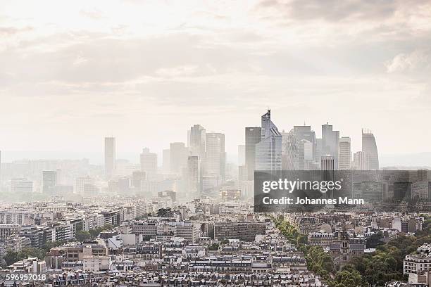 paris - la défense stockfoto's en -beelden