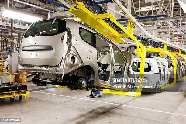 car production - car factory stock-fotos und bilder