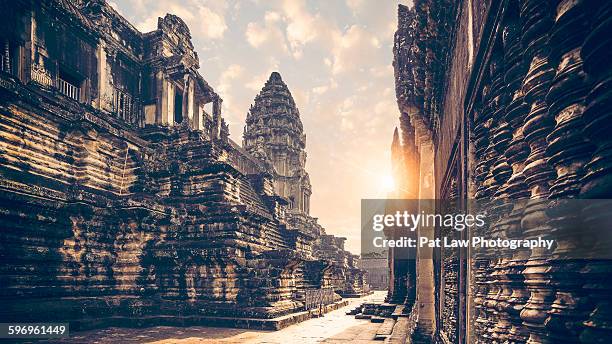 angkor wat sunrise - angkor wat stock-fotos und bilder