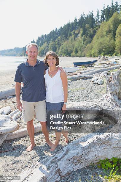 portrait of a couple on a beach - whidbey island photos et images de collection