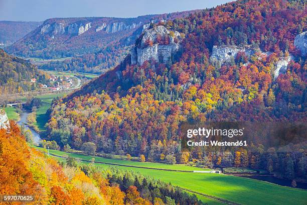 germany, baden wuerttemberg, upper danube nature park, view of upper danube valley in autumn - donau vallei stockfoto's en -beelden