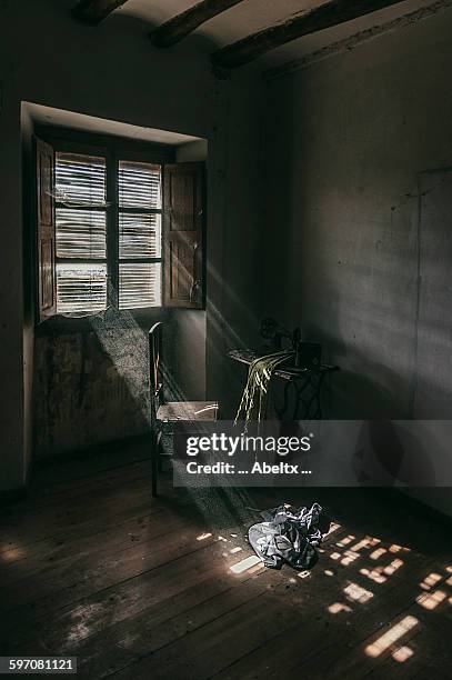 abandoned house - target house stock pictures, royalty-free photos & images