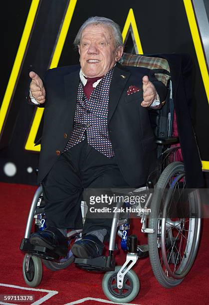 Kenny Baker arriving at the European premiere of "Star Wars - The Force Awakens" in Leicester Square, London