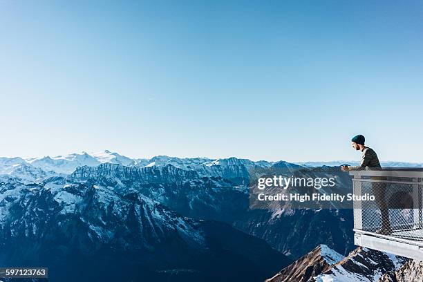 man looking at scenic view of kitzsteinhorn - atividade imóvel imagens e fotografias de stock