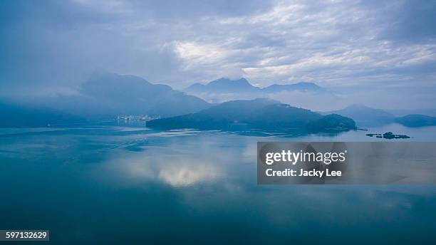 sun moon lake - sun moon lake stock pictures, royalty-free photos & images