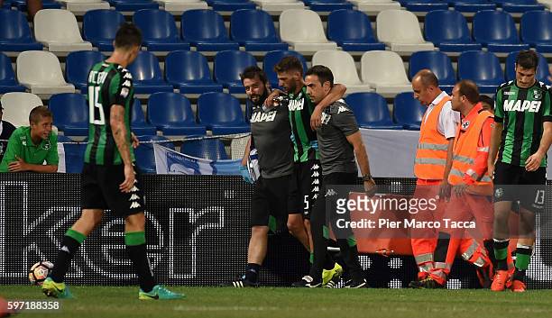 Domenico Berardi of US Sassuolo leaves the field injured during the Serie A match between US Sassuolo and Pescara Calcio at Mapei Stadium - Citta'...