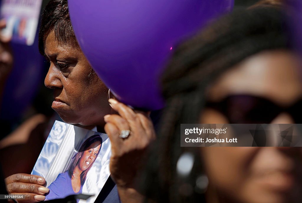 Vigil Held For Dwyane Wade Cousin Killed In Chicago Shooting