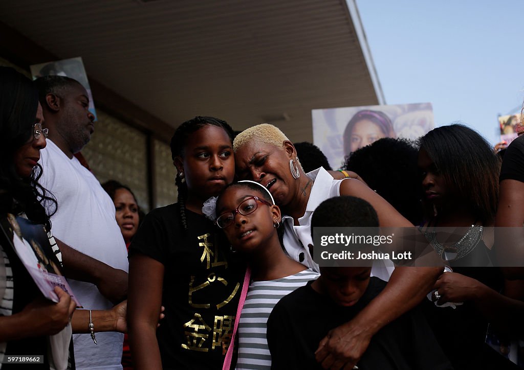 Vigil Held For Dwyane Wade Cousin Killed In Chicago Shooting