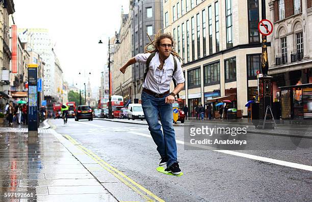 hoverboarding on the strand - the strand london 個照片及圖片檔