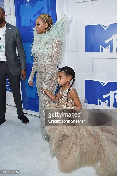 Beyonce and Blue Ivy Carter attend the 2016 MTV Video Music Awards on August 28, 2016 in New York City.