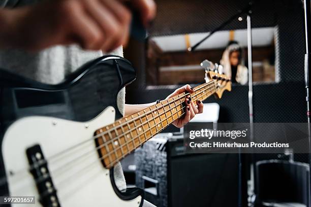 hand of a musician on a guitar - musikinstrument bildbanksfoton och bilder