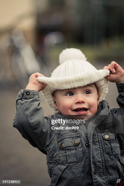 my hat - bobble hat photos et images de collection