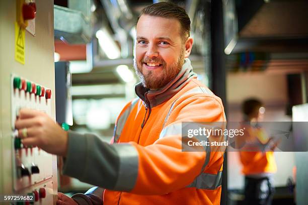 smiling maintenance engineer - curador imagens e fotografias de stock