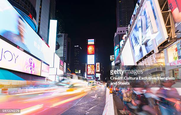times square and crowds at night, new york, usa - cultura americana stock pictures, royalty-free photos & images