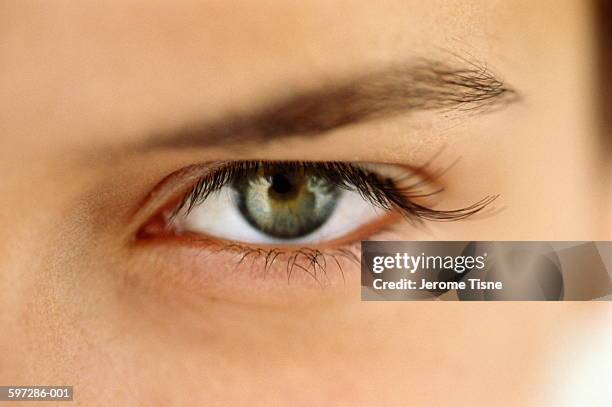 woman's eye, open, close-up - groene ogen stockfoto's en -beelden