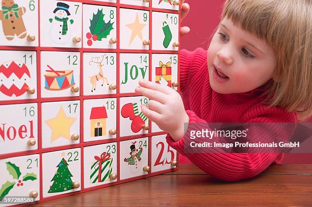 small girl with advent calendar - child with advent calendar stock pictures, royalty-free photos & images