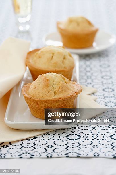 three muffins - 937462 foto e immagini stock