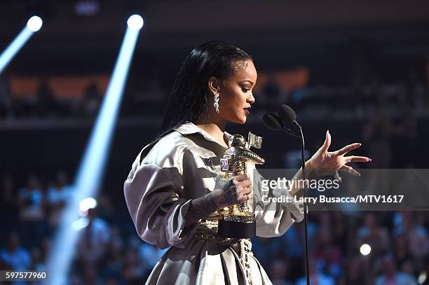Rihanna accepts the Video Vanguard award onstage during the 2016 MTV Music Video Awards at Madison Square Gareden on August 28, 2016 in New York City.