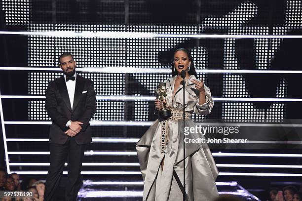 Rihanna accepts the Video Vanguard award from Drake onstage during the 2016 MTV Music Video Awards at Madison Square Gareden on August 28, 2016 in...