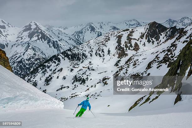 sky in vallnord in andorra - andorra ski fotografías e imágenes de stock